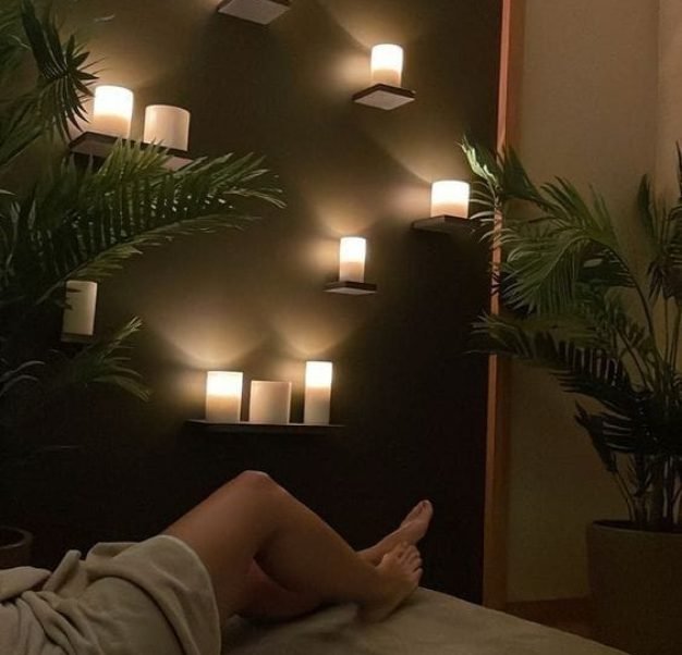 Soft strokes for complete body calmness.